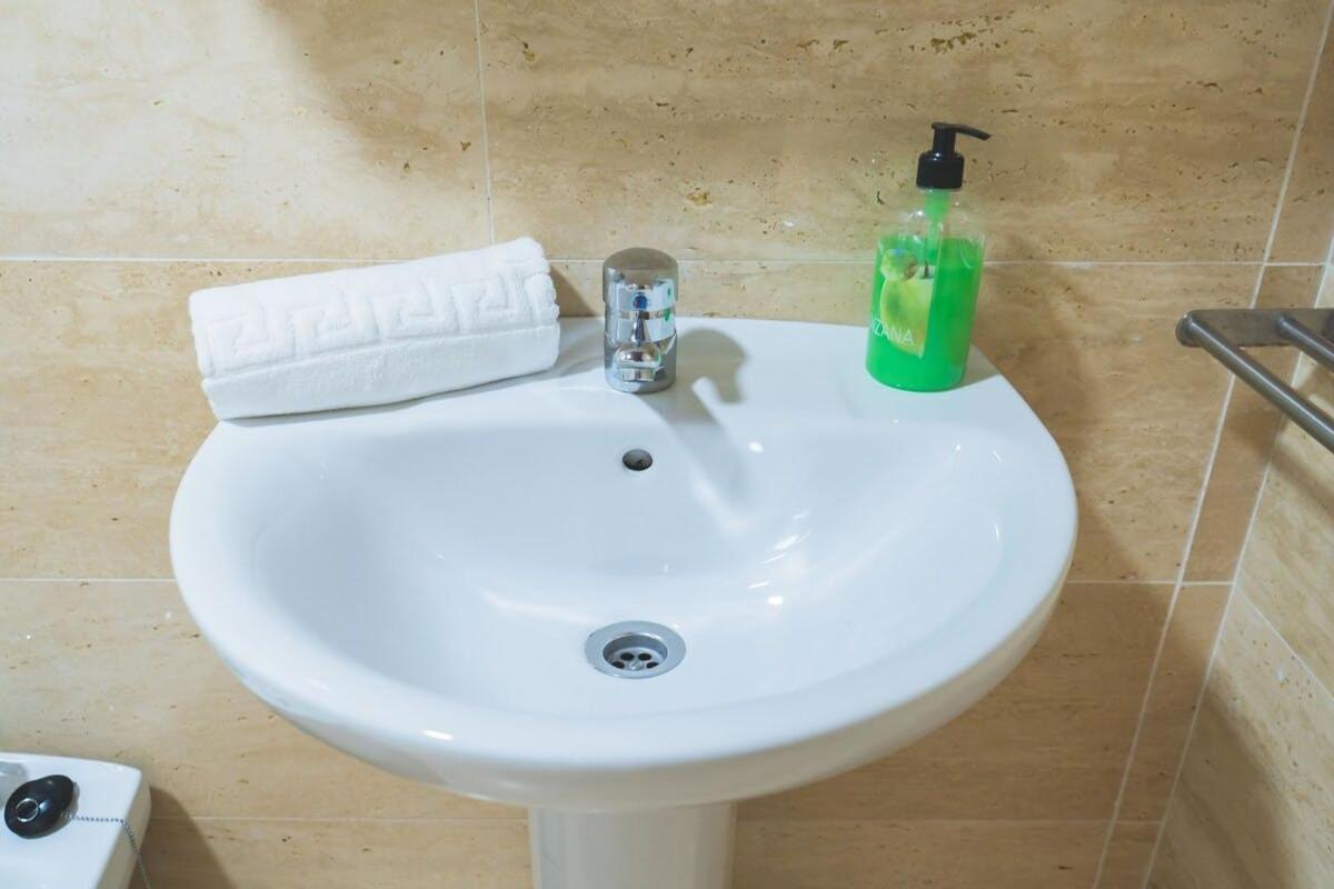 Centrico Apartamento En Calle Carreteria - Málaga Eksteriør billede